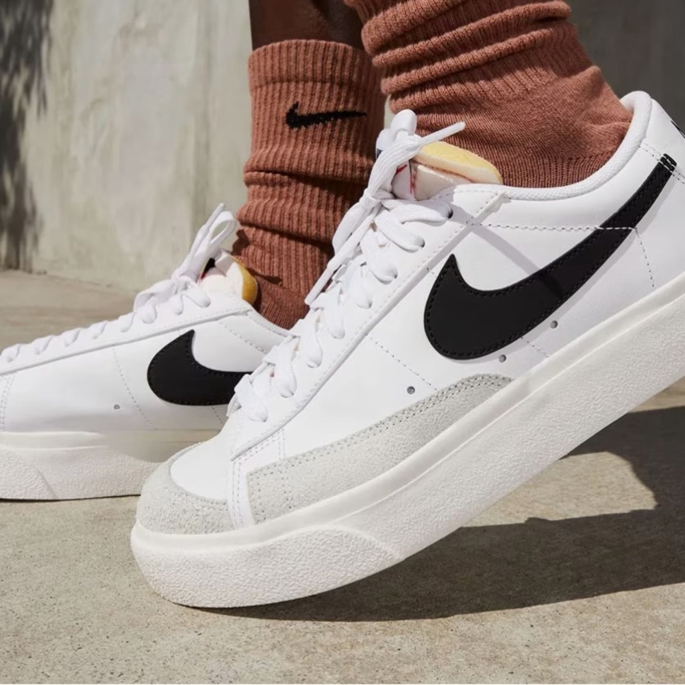 Nike Blazer Low 77 White Shoes Sneakers Women's 10.5. - Picture 1 of 8